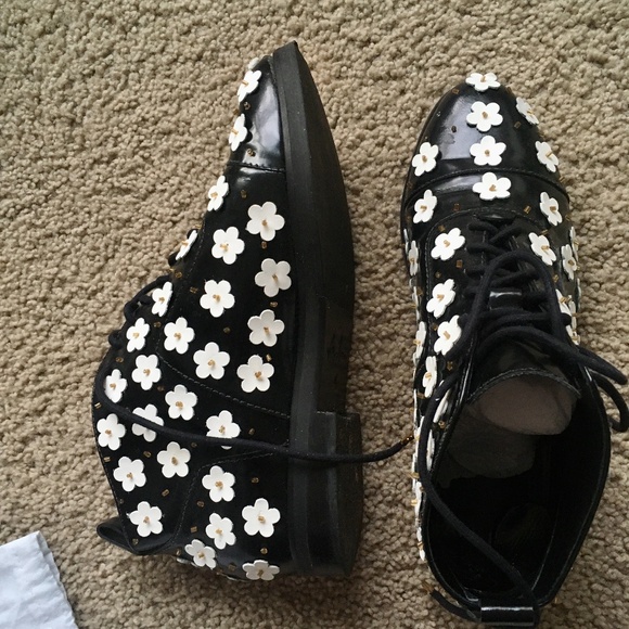 Isa Tapia Leather Winston Floral Ankle Boot - Picture 6 of 7